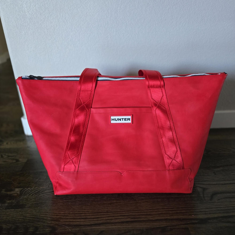 Hunter x Target 20th Anniversary Large Zippered Tote Bag, Red